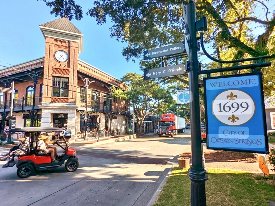 QUAINT LITTLE TOWN SMALL BOUTIQUES, INDOOR OUT DOOR PLACES TO EAT. LIVE MUSIC. RENT GOLF CARTS N MORE!  OCEAN SPRINGS, MISSISSIPPI